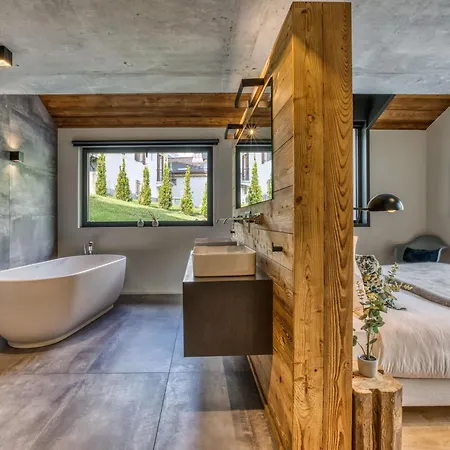 Rytola, Modern & In Chalet