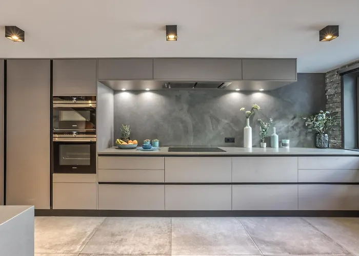 Rytola, Modern & In Chalet