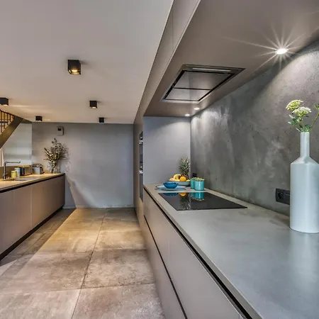 Chalé Rytola, Modern & In